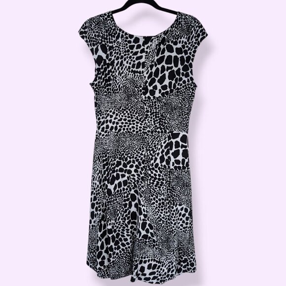 Liz Claiborne Animal Print Tulip Hem Dress - Picture 6 of 10